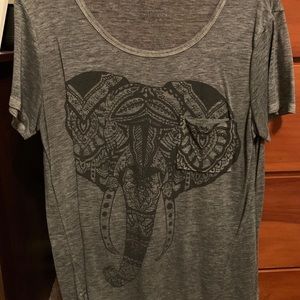 Grey t shirt with geometric elephant